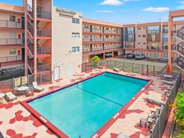 1855 W 60th St , Unit 346-B, Hialeah, FL 33012