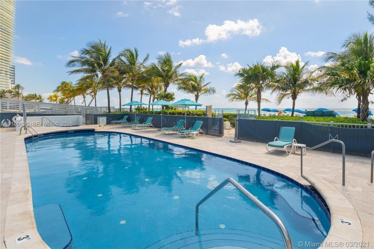 18683 Collins Av , Unit 510, Sunny Isles Beach, FL 33160 Photo