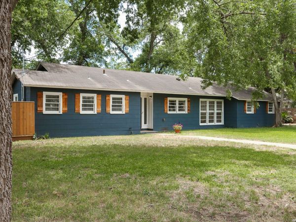 621 E Hackberry, Seguin, TX 78155