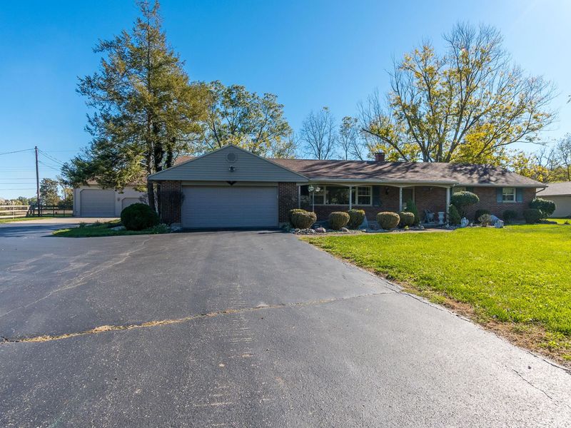 6315 Country Estates Drive, Tipp City, OH 45371 Photo 2