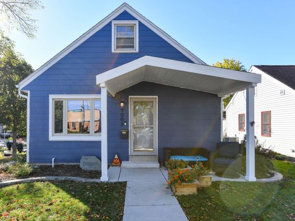 9003 W Schlinger Ave, West Allis, WI 53214