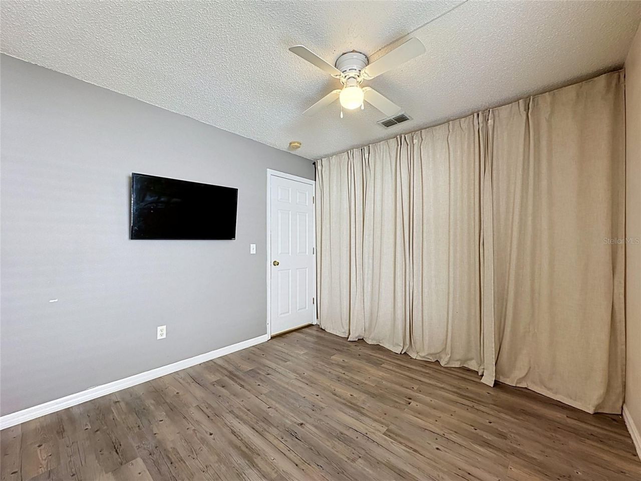 16409 Coopers Hawk Avenue , Clermont, FL 34714 Photo