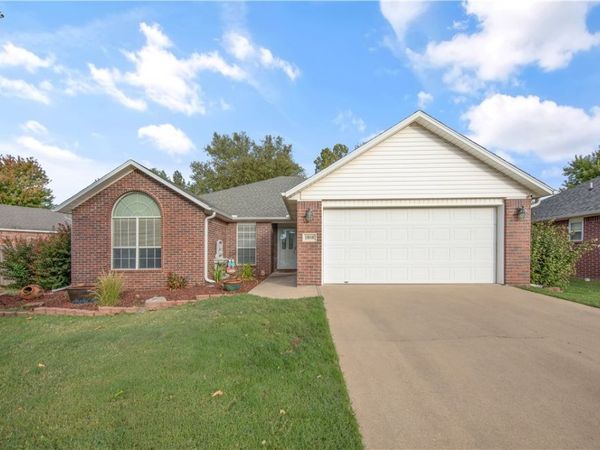 1808 SW Pine Avenue , Bentonville, AR 72713