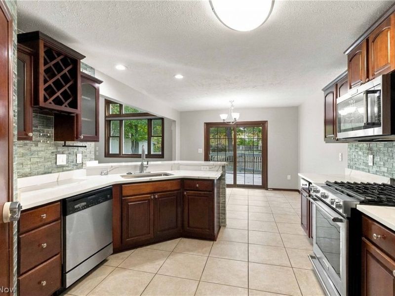 15831 Falmouth Oval , Middleburg Heights, OH 44130 Photo 12