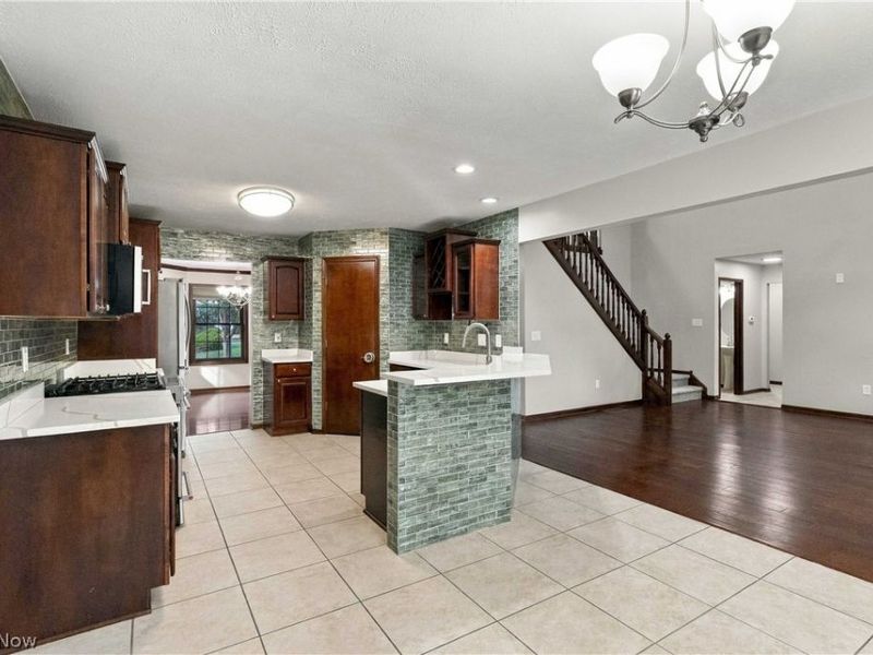 15831 Falmouth Oval , Middleburg Heights, OH 44130 Photo 13