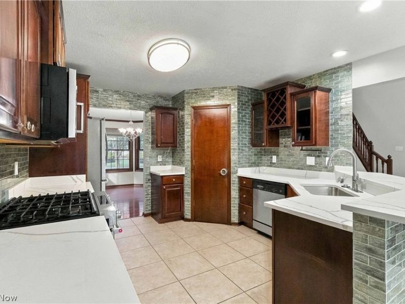 15831 Falmouth Oval , Middleburg Heights, OH 44130 Photo 14