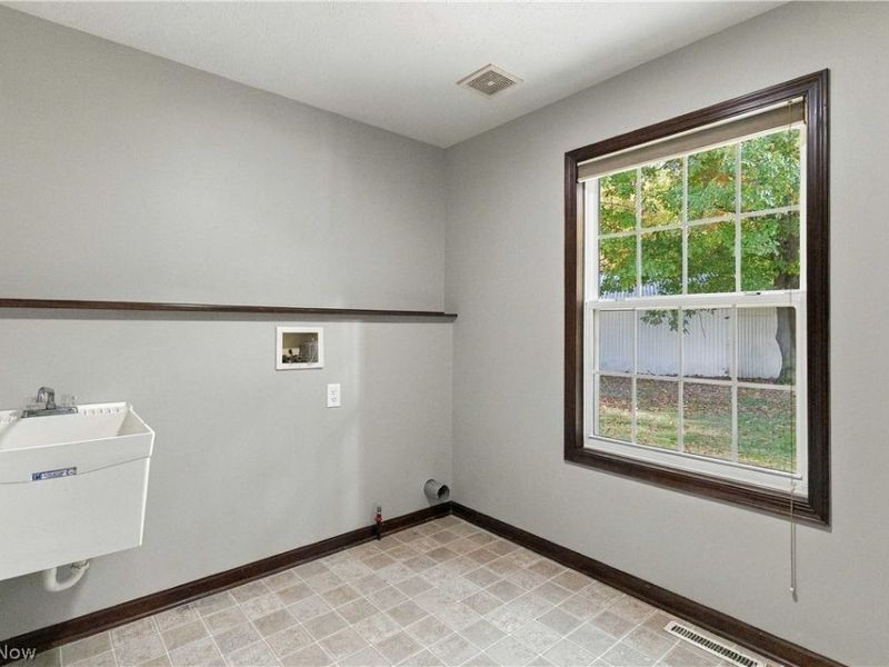 15831 Falmouth Oval , Middleburg Heights, OH 44130 Photo 17