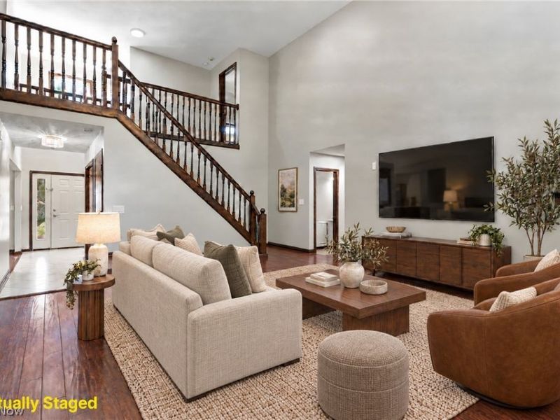 15831 Falmouth Oval , Middleburg Heights, OH 44130 Photo 3