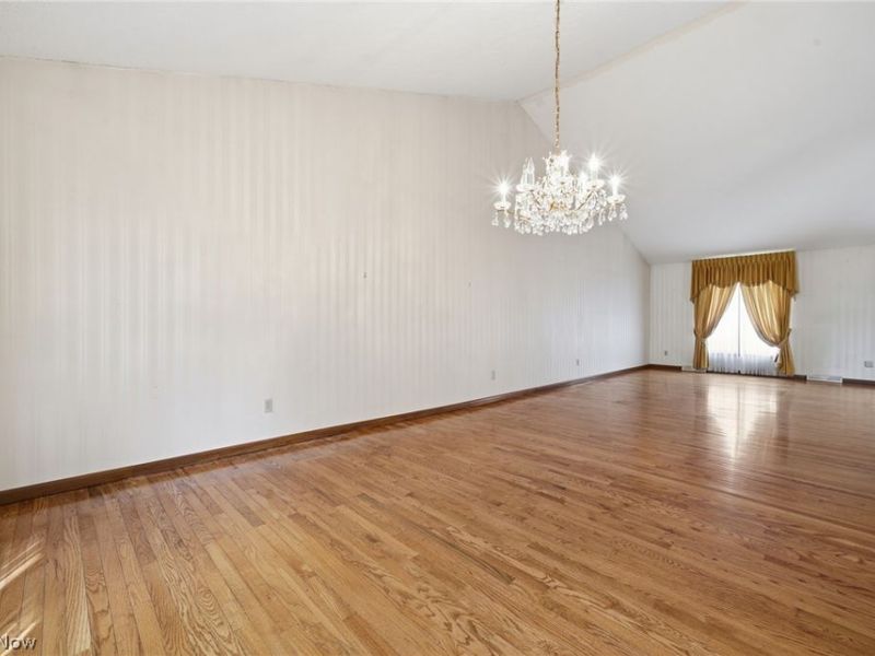 15559 Cottonwood Oval, Middleburg Heights, OH 44130 Photo 11