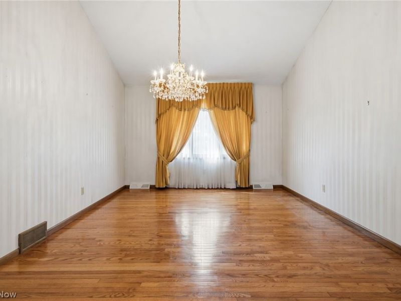 15559 Cottonwood Oval, Middleburg Heights, OH 44130 Photo 12
