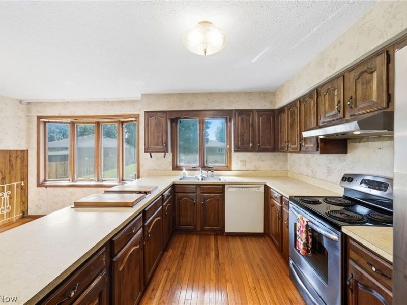 15559 Cottonwood Oval, Middleburg Heights, OH 44130 Photo 15