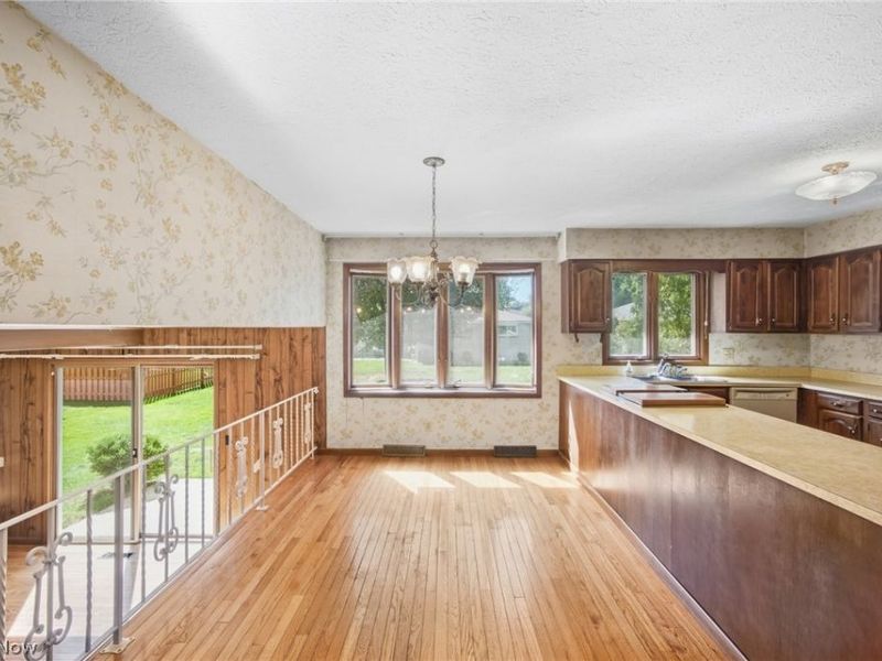 15559 Cottonwood Oval, Middleburg Heights, OH 44130 Photo 16