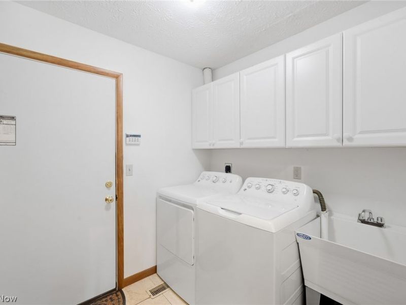 15559 Cottonwood Oval, Middleburg Heights, OH 44130 Photo 21