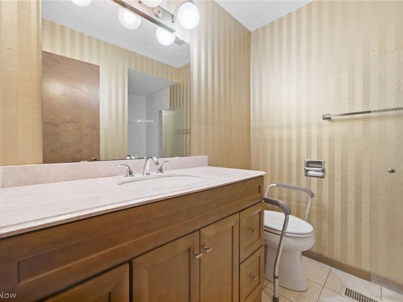 15559 Cottonwood Oval, Middleburg Heights, OH 44130 Photo 22