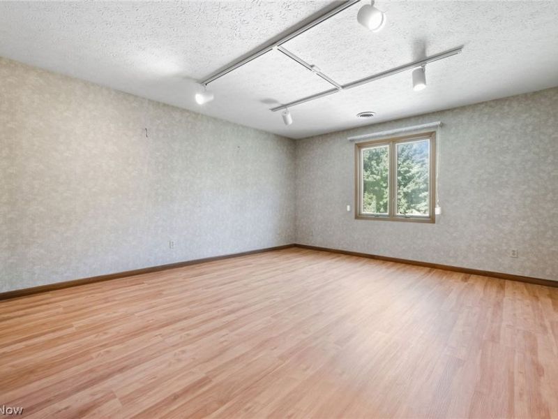 15559 Cottonwood Oval, Middleburg Heights, OH 44130 Photo 37