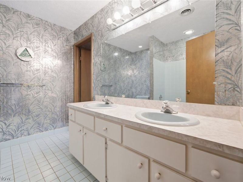 15559 Cottonwood Oval, Middleburg Heights, OH 44130 Photo 38