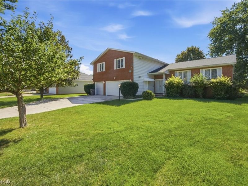 15559 Cottonwood Oval, Middleburg Heights, OH 44130 Photo 4