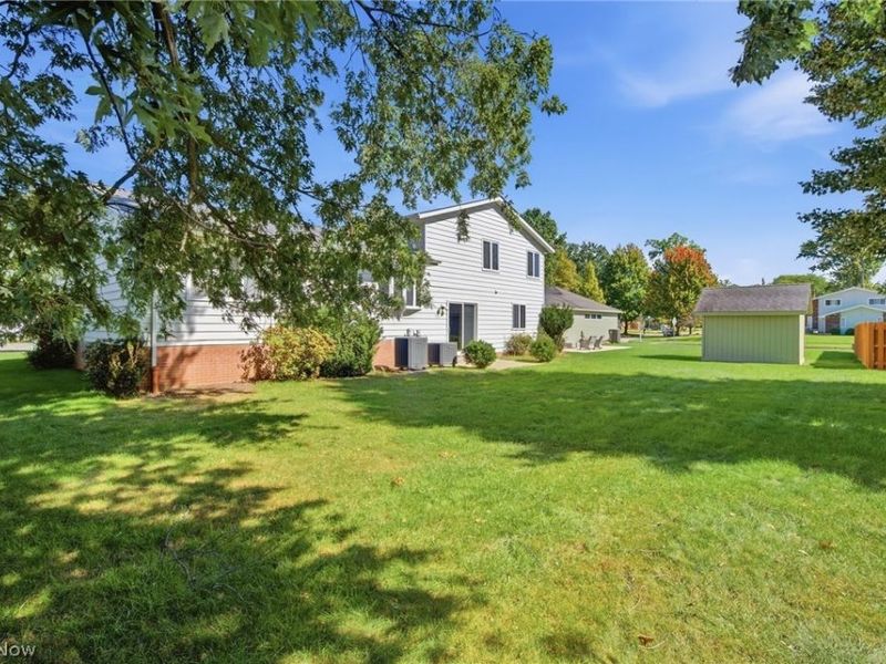 15559 Cottonwood Oval, Middleburg Heights, OH 44130 Photo 48