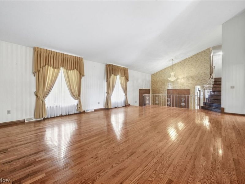 15559 Cottonwood Oval, Middleburg Heights, OH 44130 Photo 8