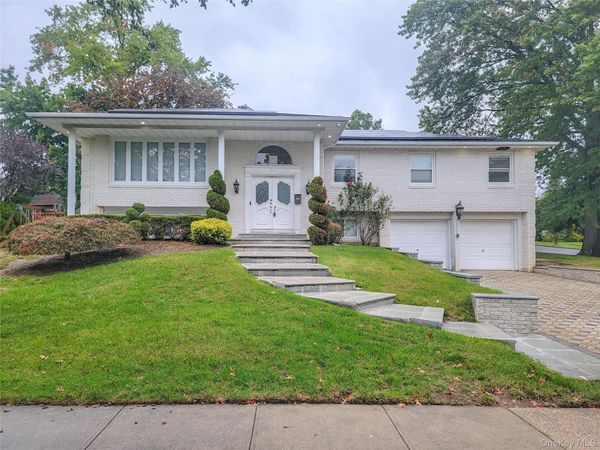 34 Dogwood Road, Albertson, NY 11507