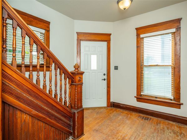 418 N 2nd Avenue E, Newton, IA 50208