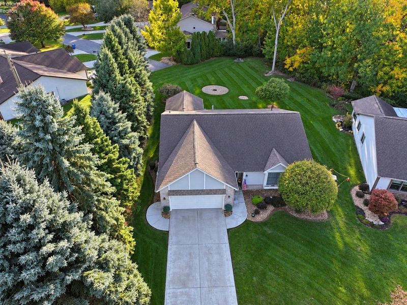 100 Briarwood, Fremont, OH 43420 Photo 2