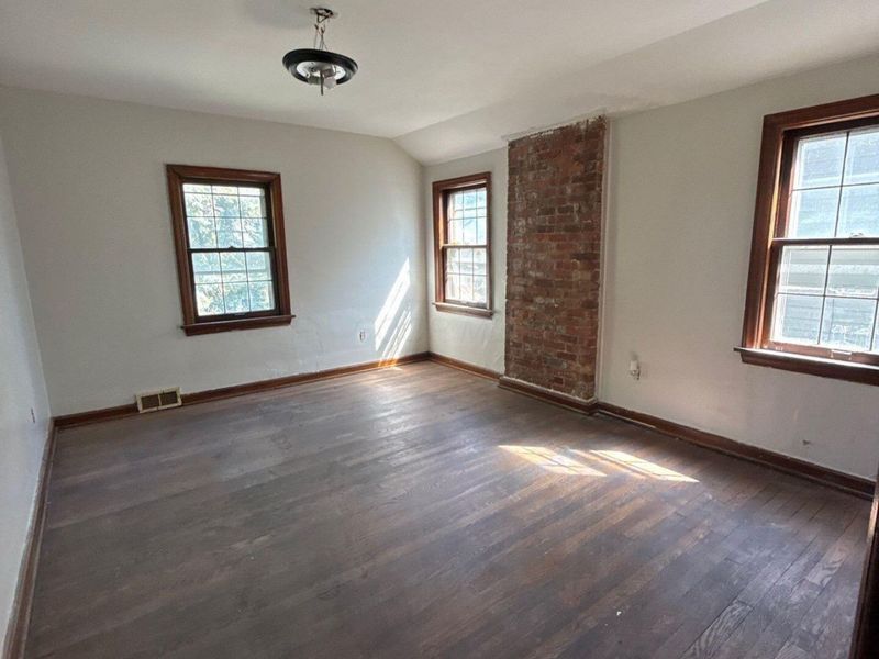 1453 E 24th Avenue , Columbus, OH 43211 Photo 2