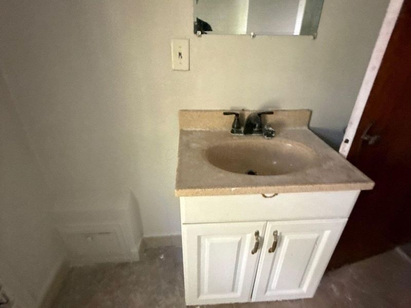 1453 E 24th Avenue , Columbus, OH 43211 Photo 6