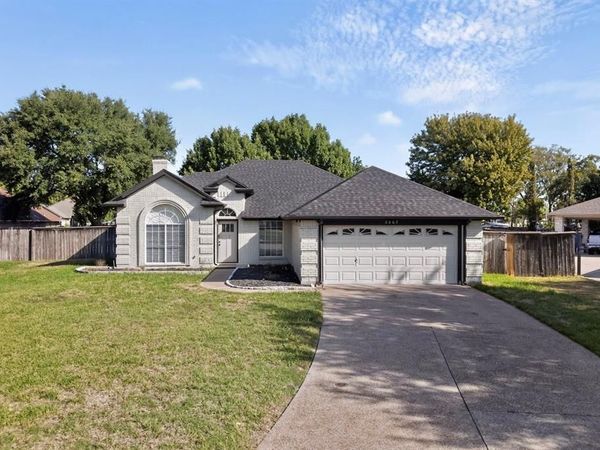 2662 Village Green Drive, Grand Prairie, TX 75052