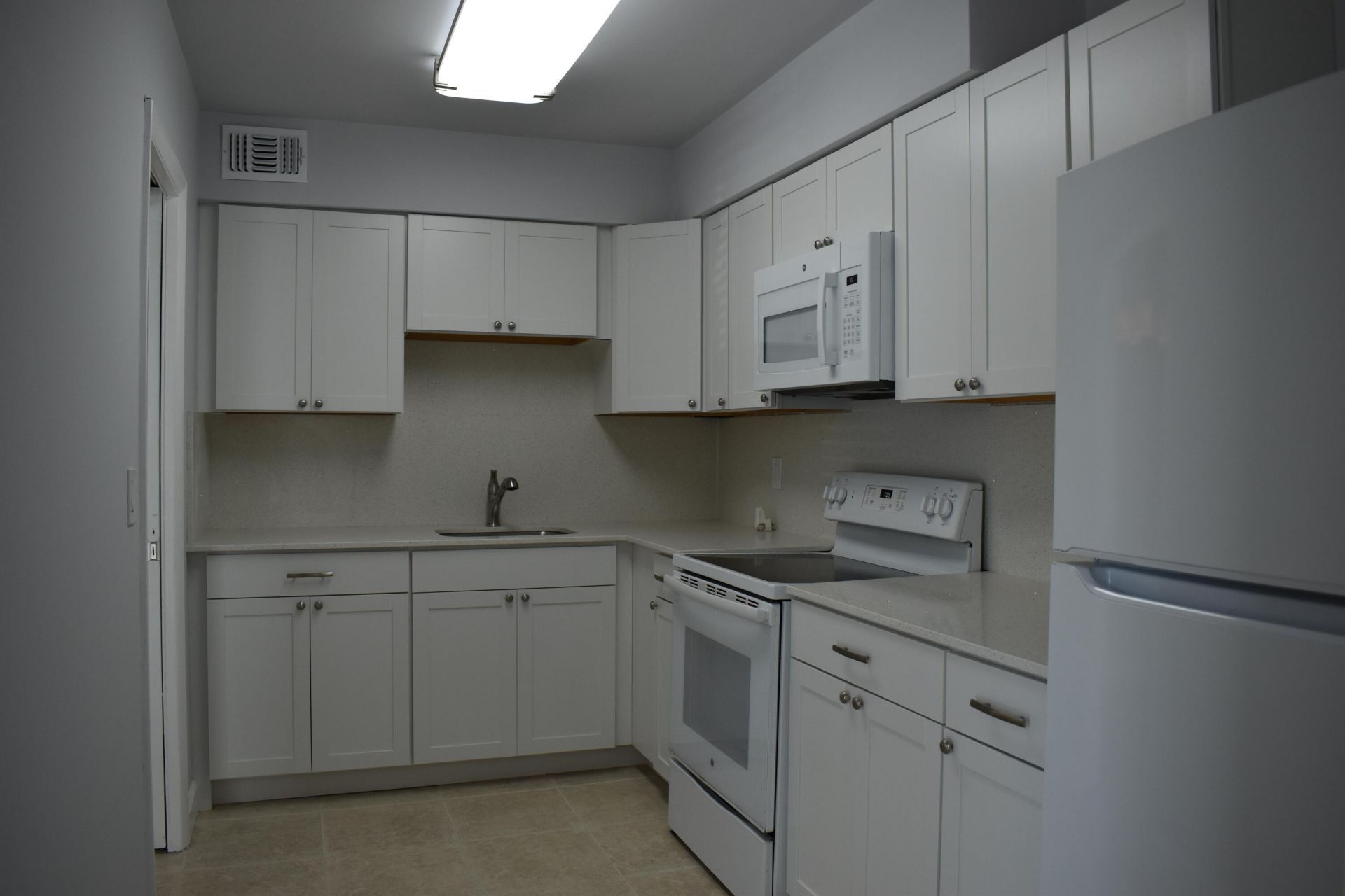 1150 Atlantic Shores Boulevard, Unit 511, Hallandale Beach, FL 33009 Photo