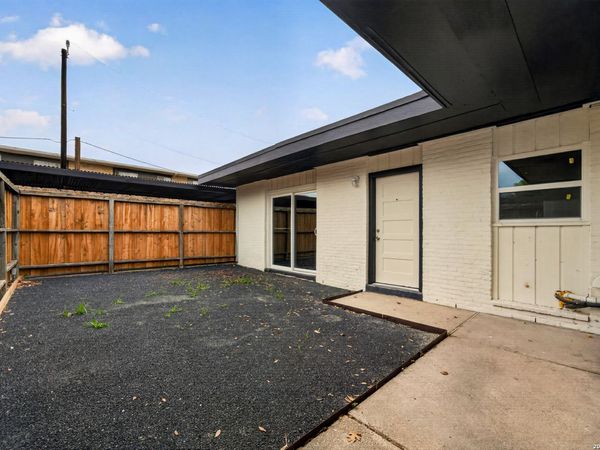 600 Gentleman Road, Unit 8, Balcones Heights, TX 78201