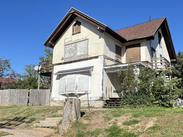 218 E 12th Street , Davenport, IA 52803