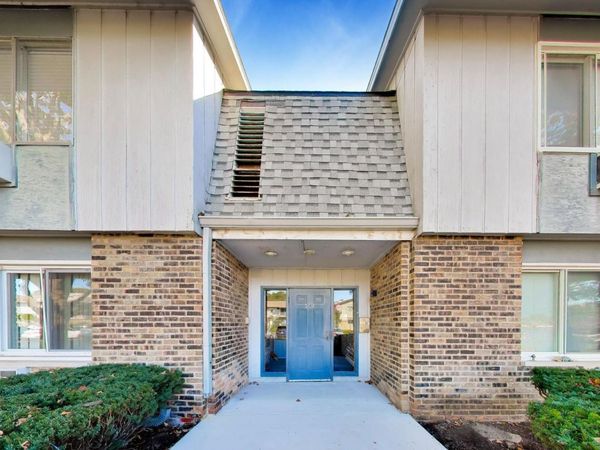 904 E OLD WILLOW Road , Unit 102, Prospect Heights, IL 60070