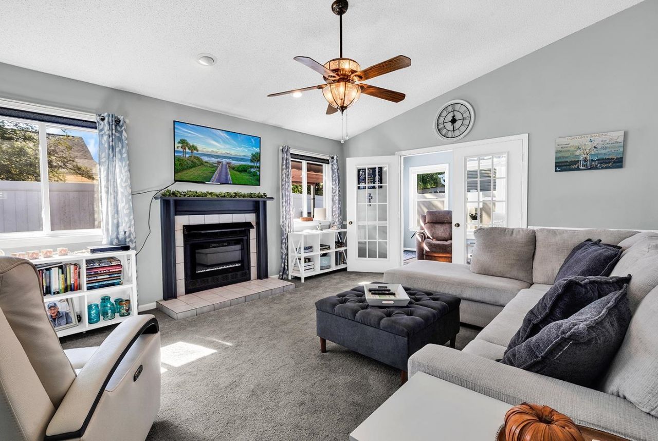 709 Gleneagles Dr. Photo 5