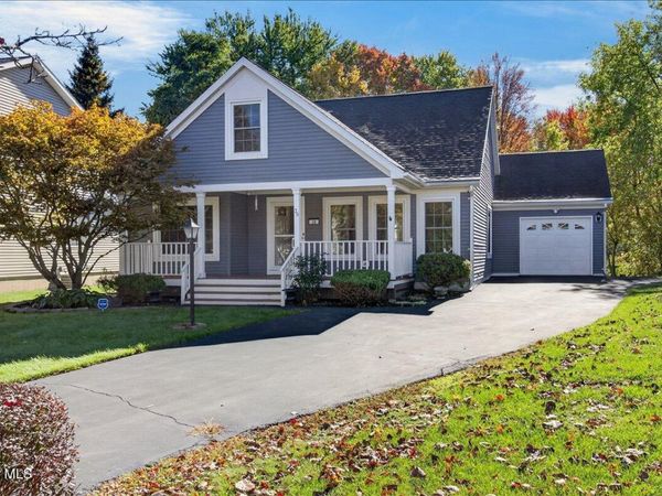 39 Victoria Way, Albany, NY 12209