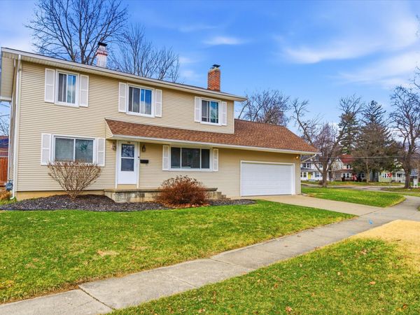 758 The Pkwy Street, Jackson, MI 49203