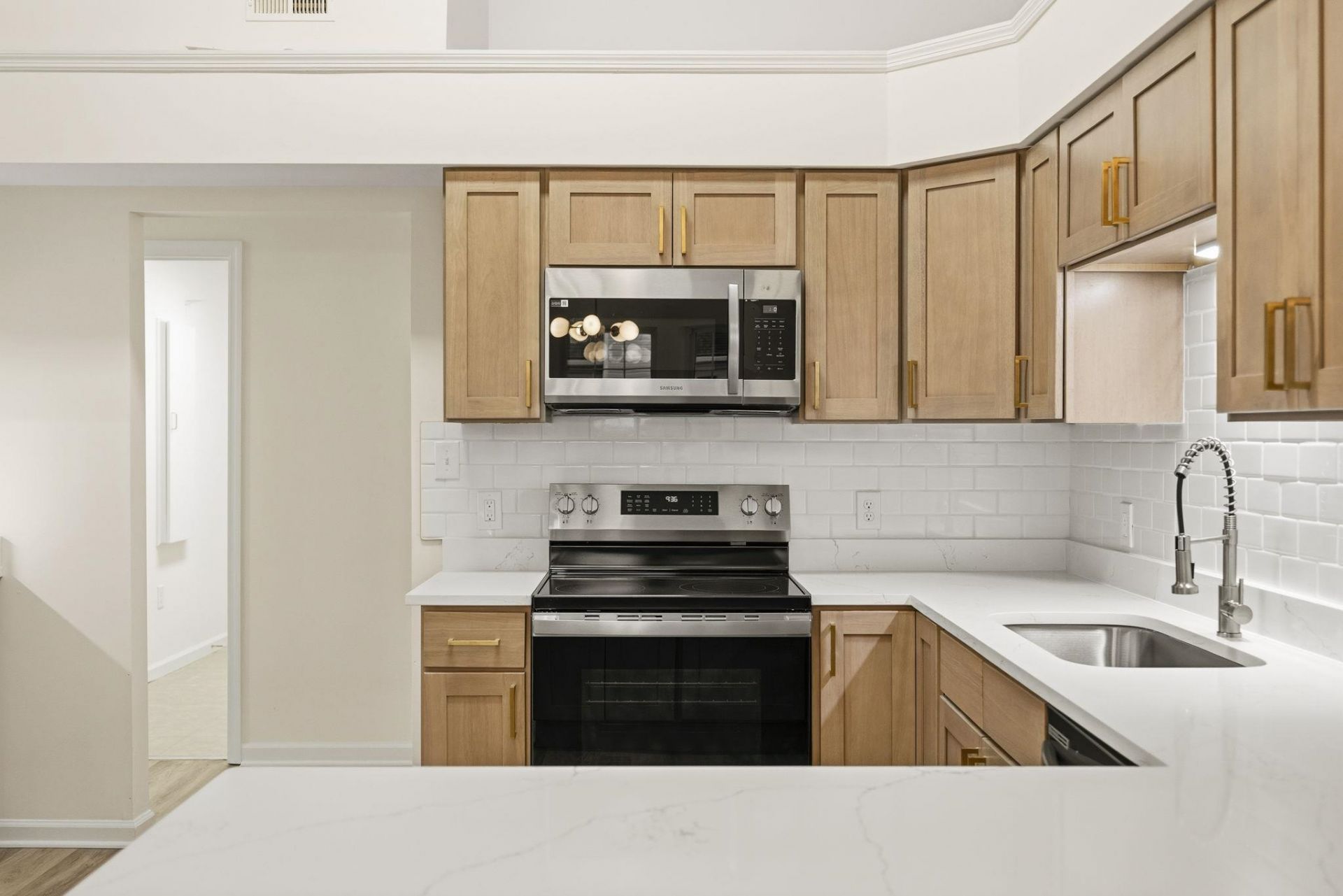 3923 Lochview Dr. Photo 11