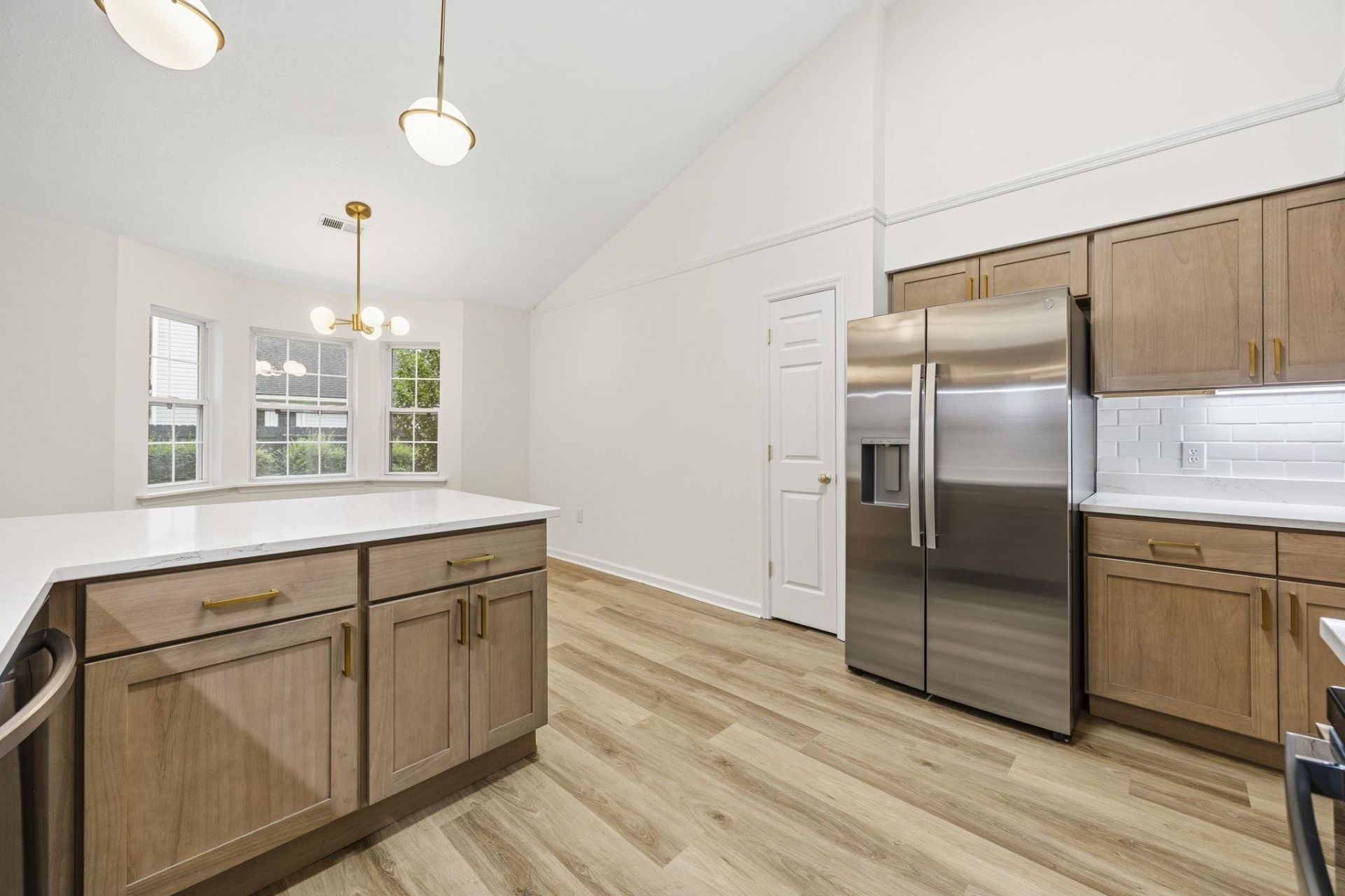 3923 Lochview Dr. Photo 15