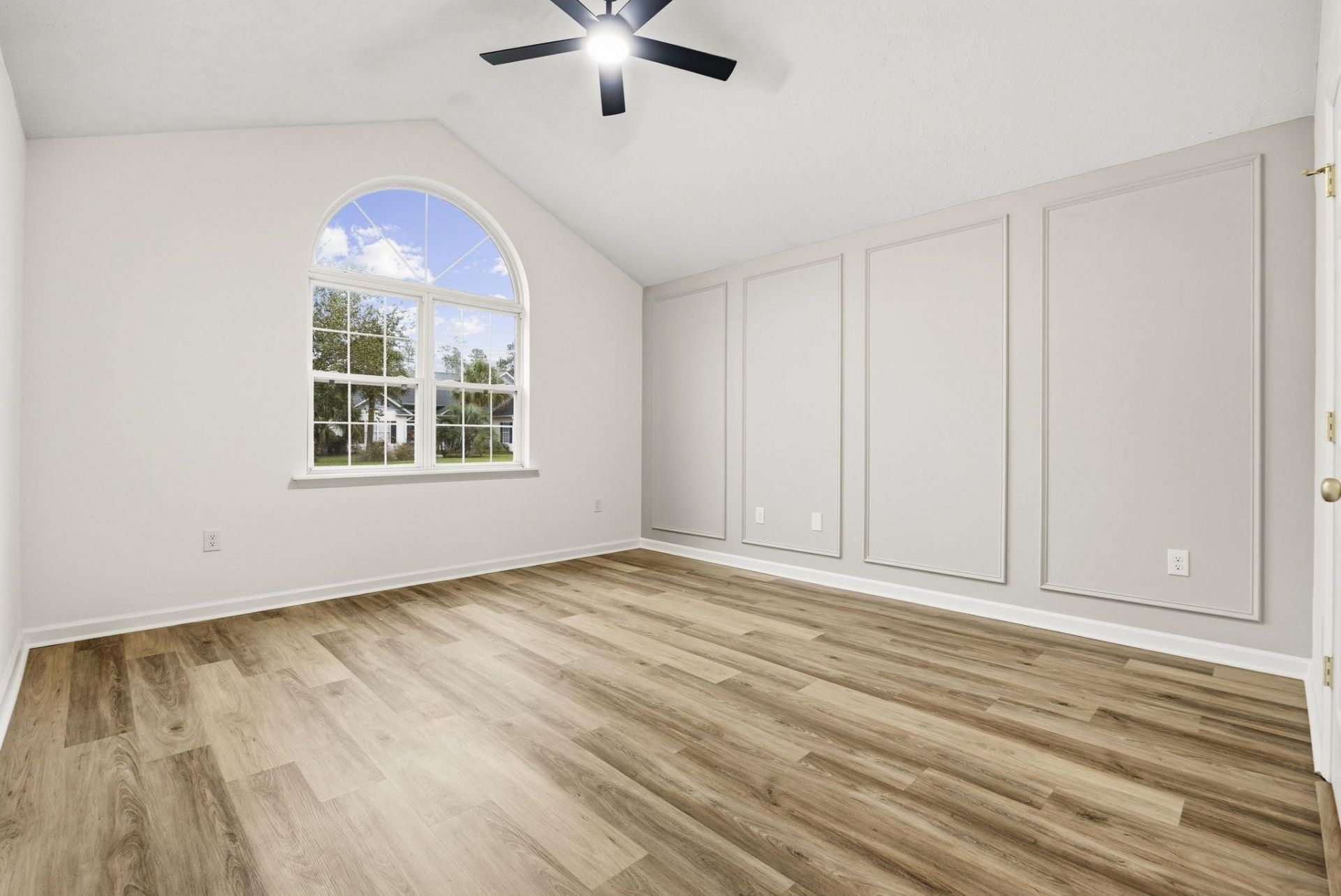 3923 Lochview Dr. Photo 23