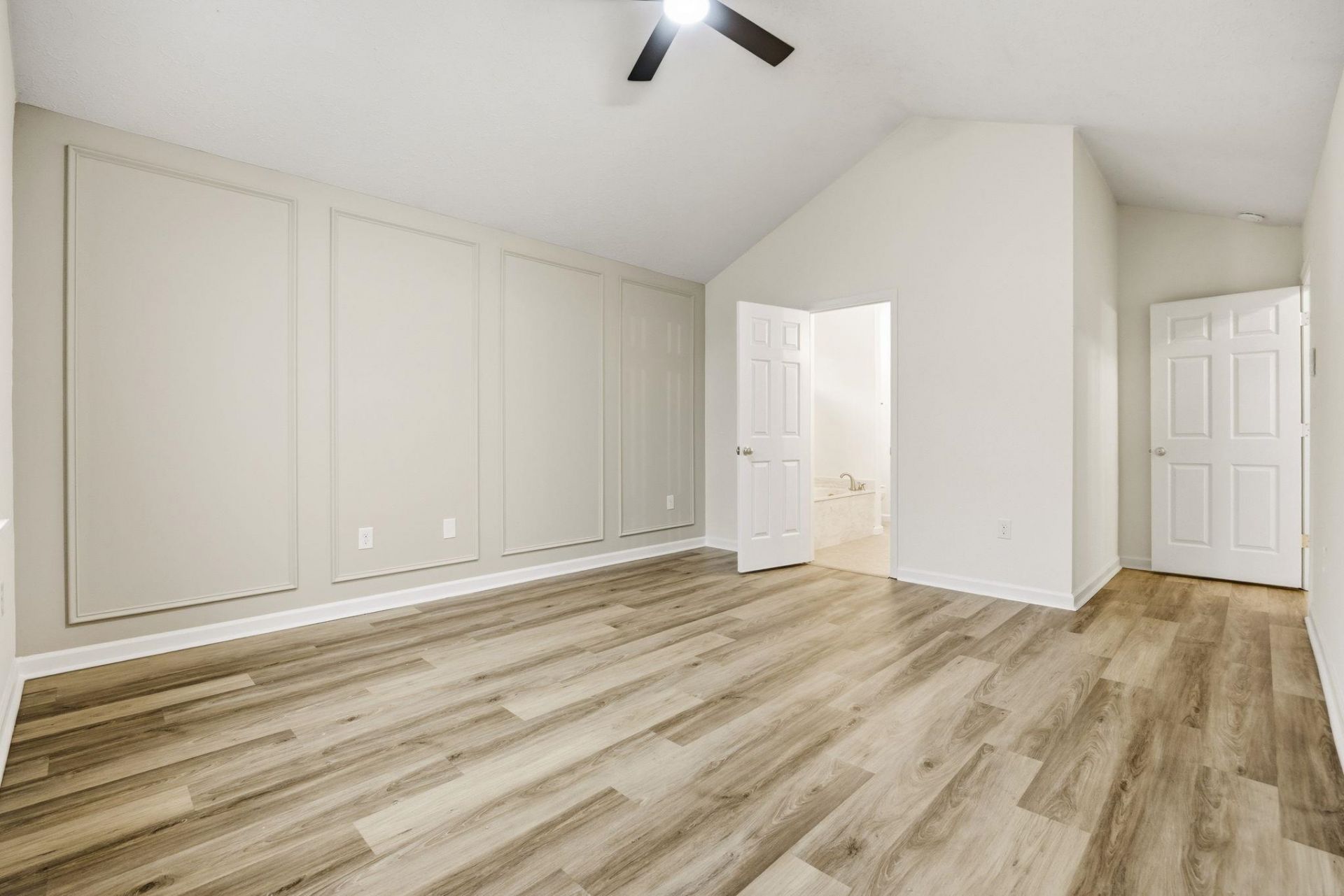 3923 Lochview Dr. Photo 24