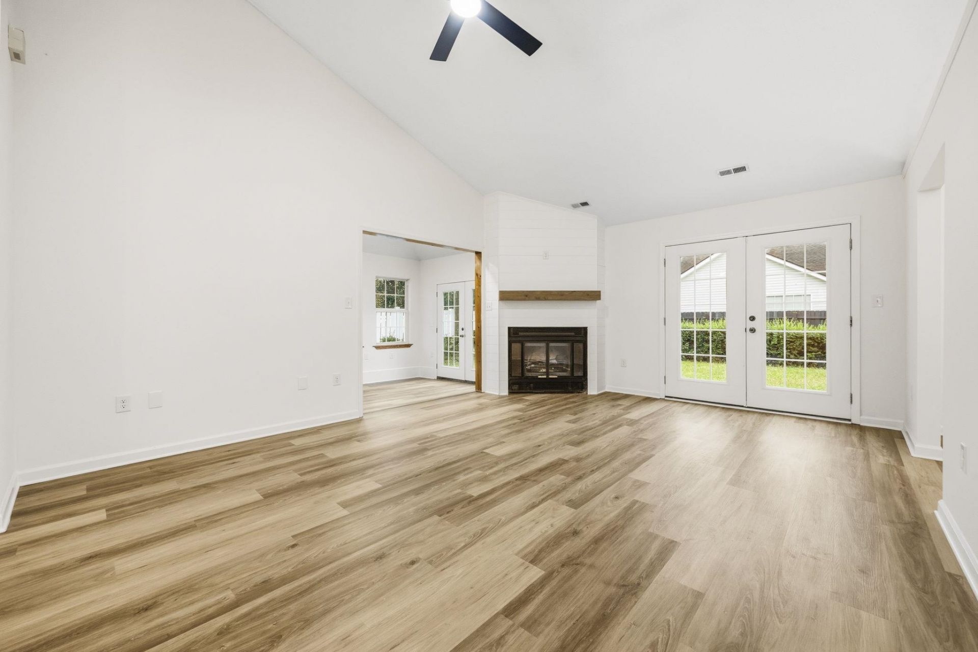 3923 Lochview Dr.  Photo 5