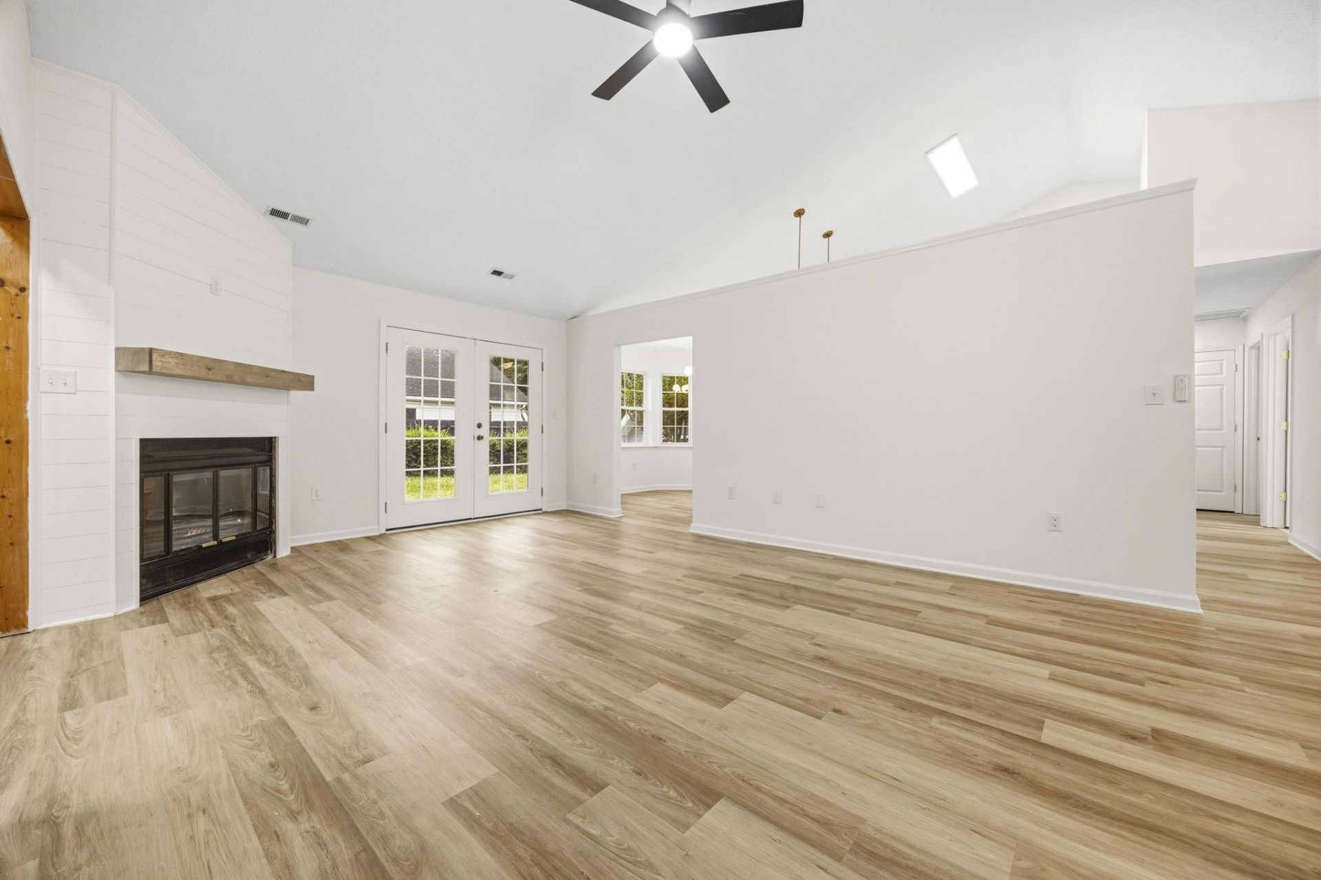 3923 Lochview Dr.  Photo 7