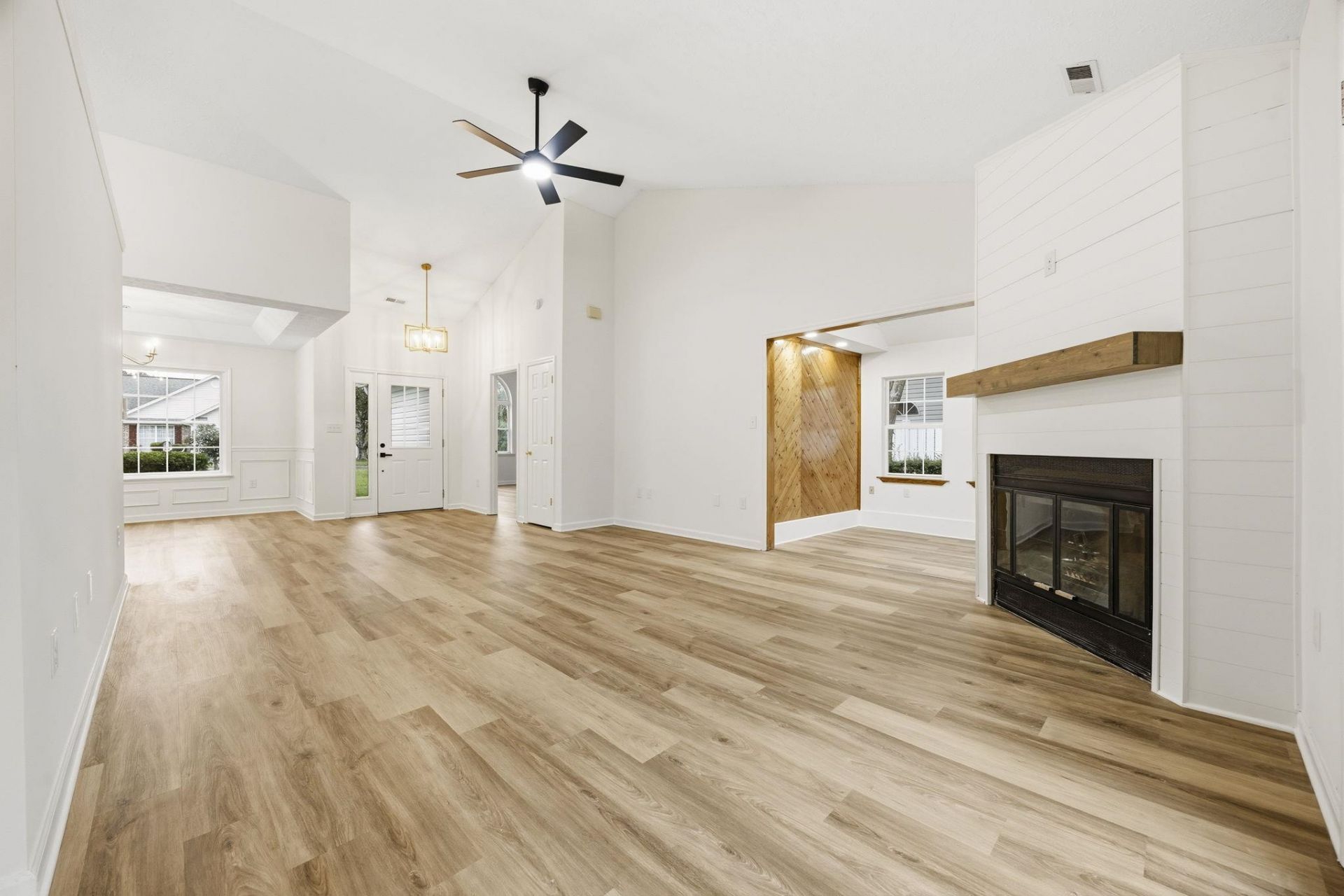 3923 Lochview Dr.  Photo 8