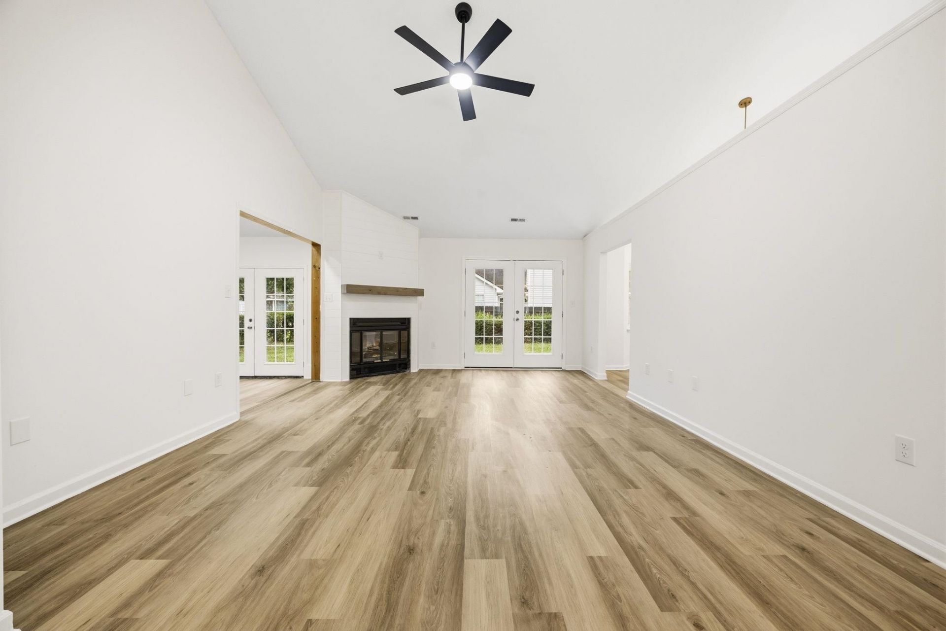3923 Lochview Dr.  Photo 9