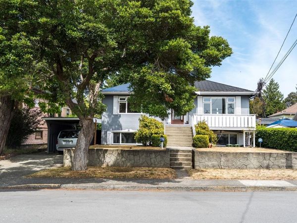 1790 Denman St, Victoria, BC V8R 1Y4