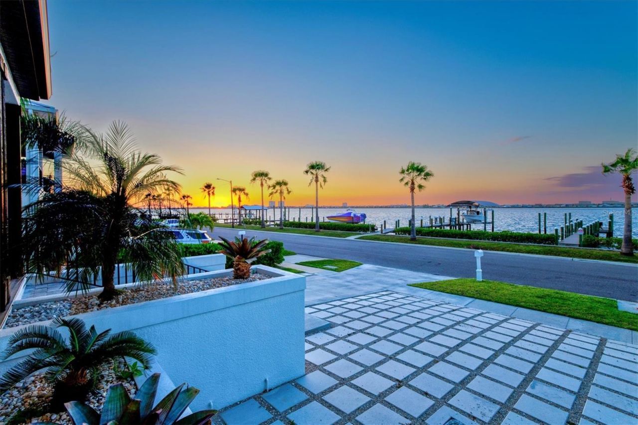 1914 Riverside Drive E, Bradenton, FL 34208 Photo