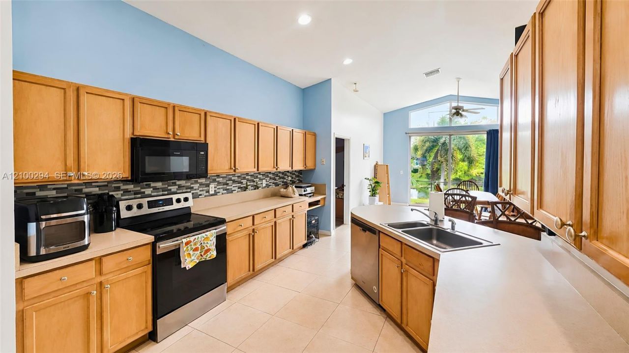 1724 Sawgrass Cir, Greenacres, FL 33413 Photo