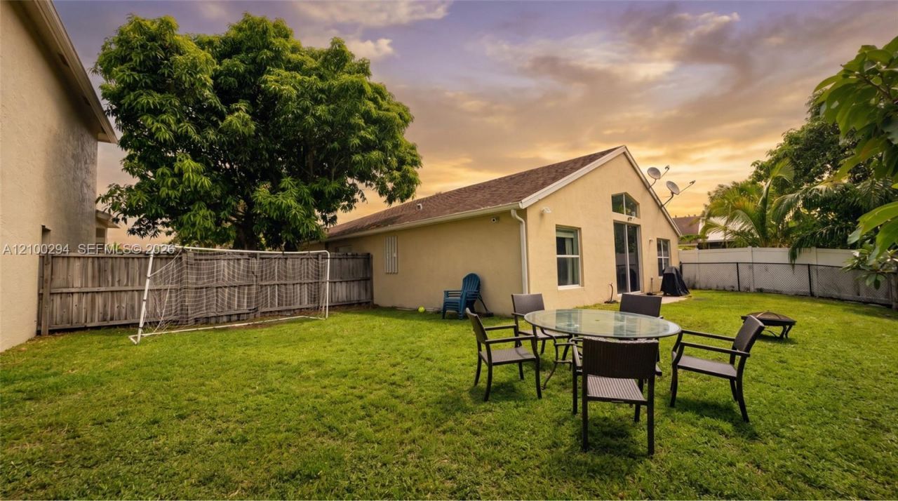 1724 Sawgrass Cir, Greenacres, FL 33413 Photo