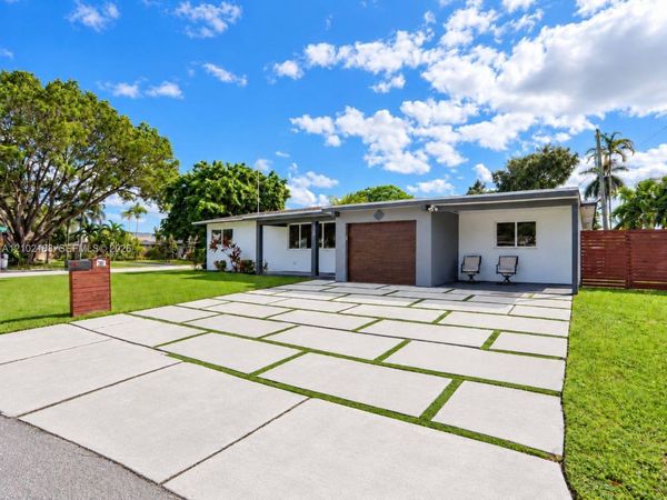 500 NW 30th St , Wilton Manors, FL 33311