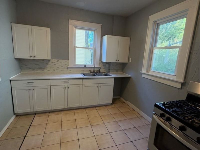 193 Charles Street , Akron, OH 44304 Photo 9